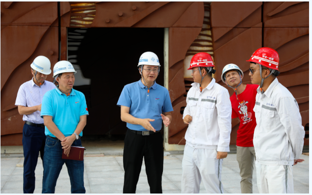 歡迎三沙市市委常委，市長鄧忠蒞臨我司承接的三沙廣場項目，三沙文體館項目現(xiàn)場調(diào)研并指導(dǎo)